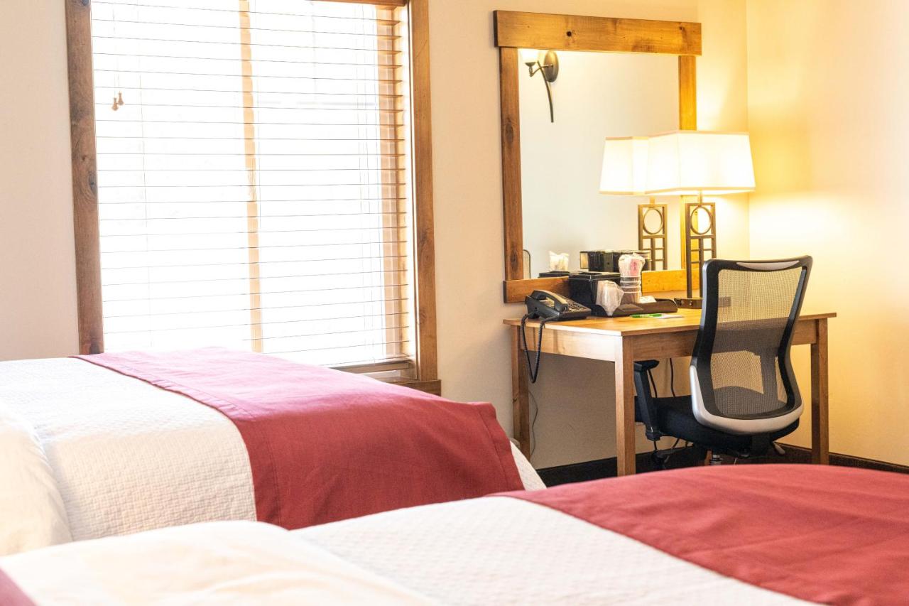 Deluxe Double Room with Two Queen Beds at Sawtelle Mountain Resort