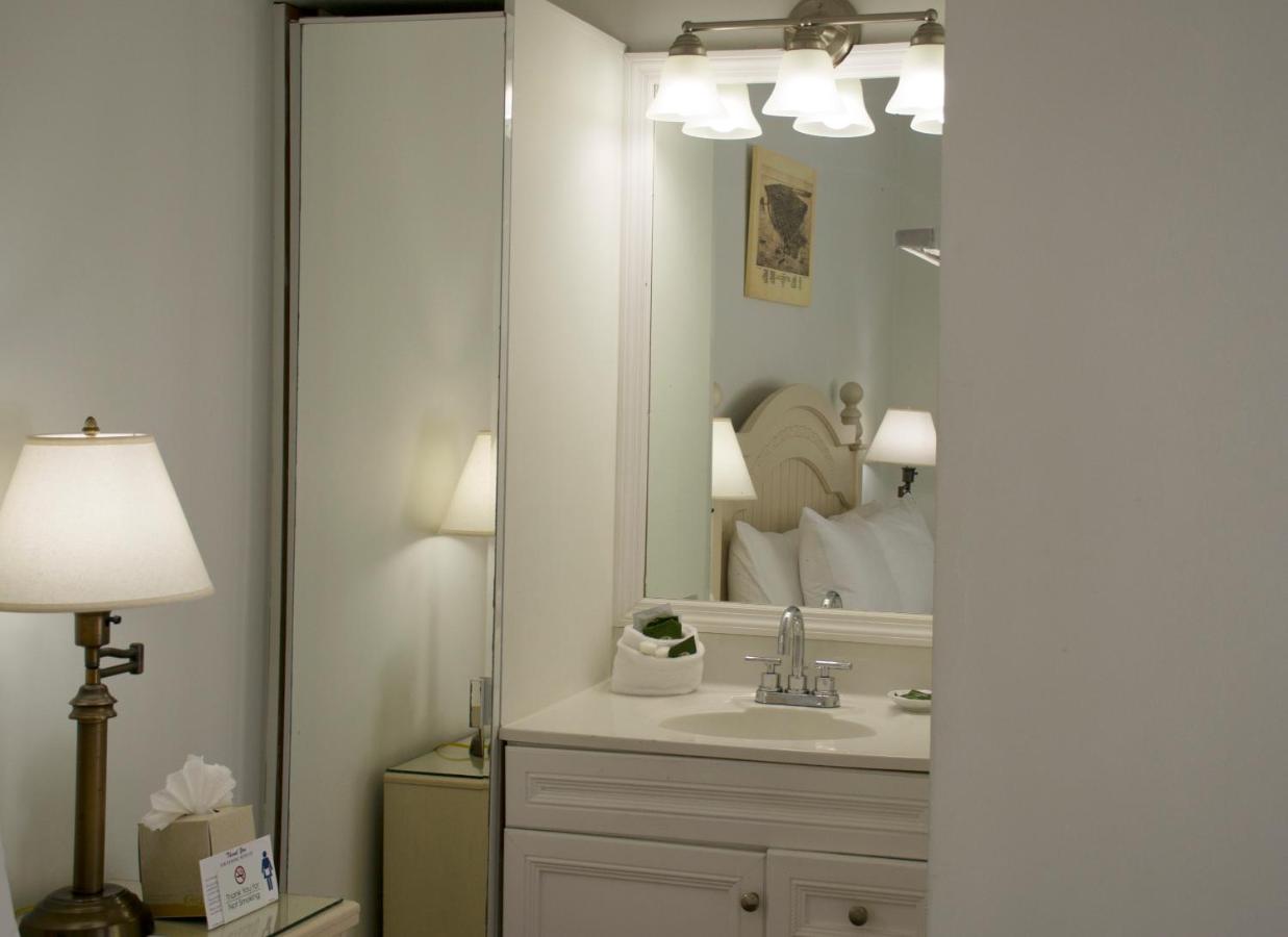 Queen Room at Duval House