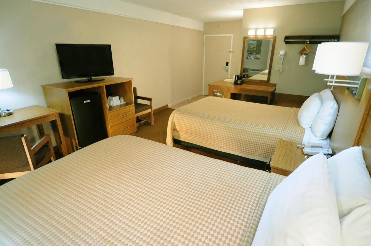 Double Room with Balcony - No Pets at Sidney James Mountain Lodge
