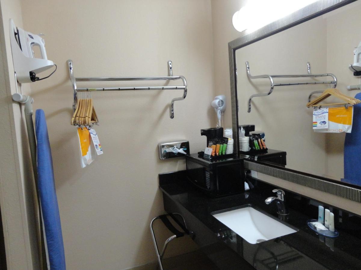 Standard Queen Room with Two Queen Beds - Non-Smoking at Quality Inn Pasadena - Houston East