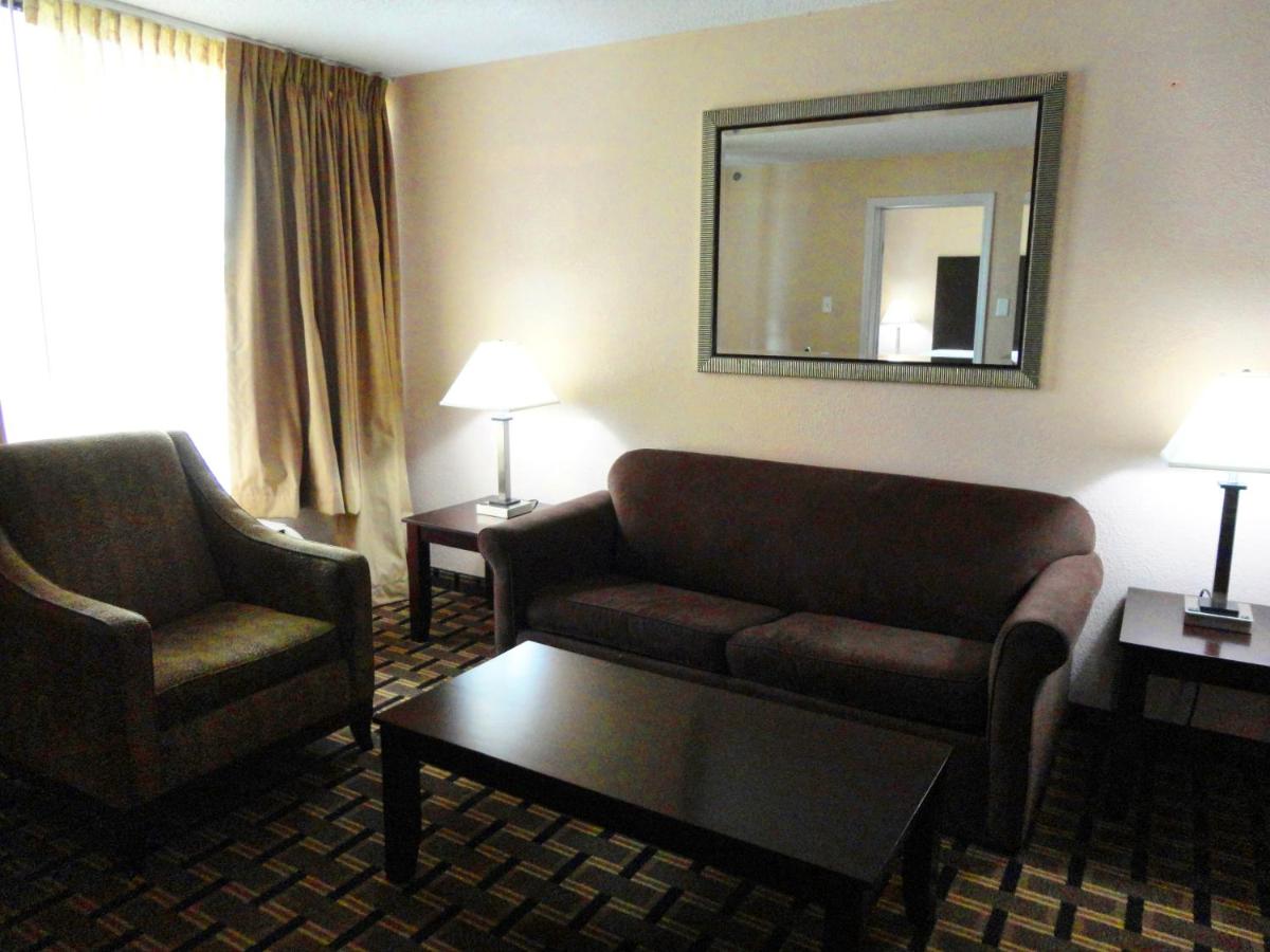 King Suite with Hot Tub - Non-Smoking at Quality Inn Pasadena - Houston East