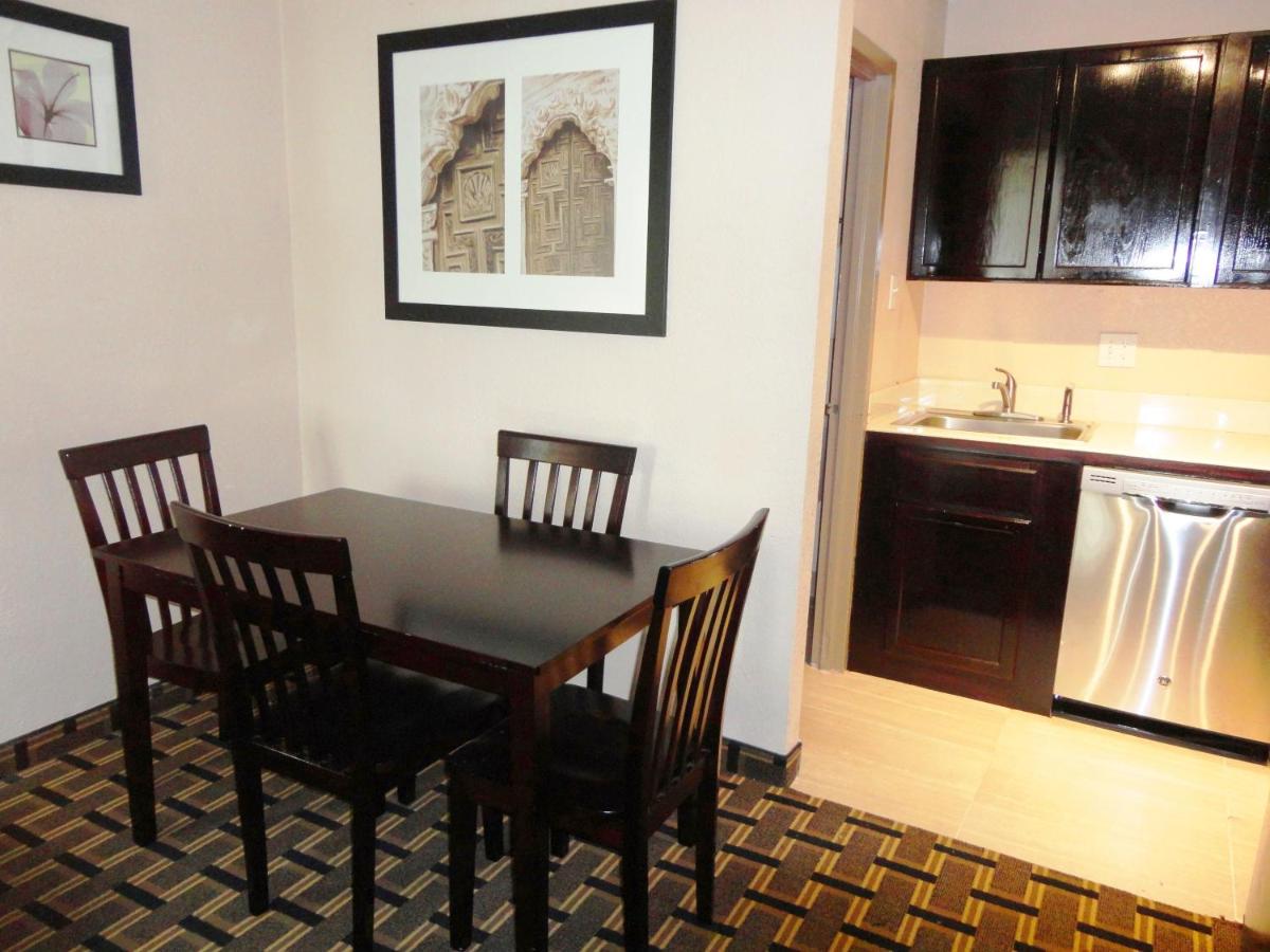 King Suite with Hot Tub - Non-Smoking at Quality Inn Pasadena - Houston East