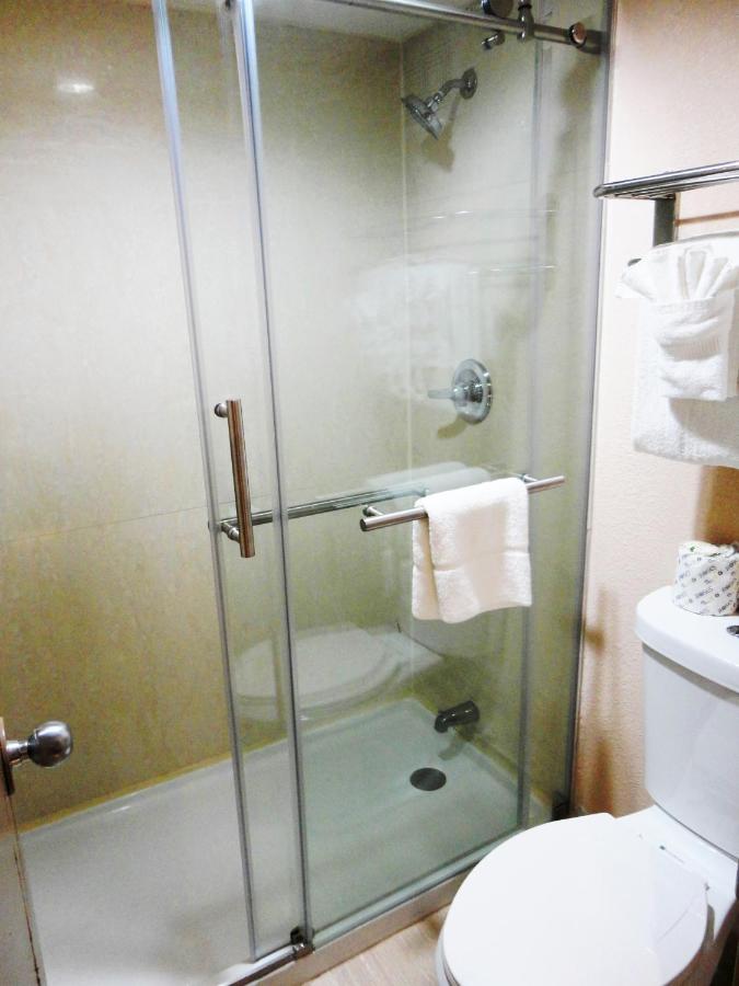 King Suite with Hot Tub - Non-Smoking at Quality Inn Pasadena - Houston East