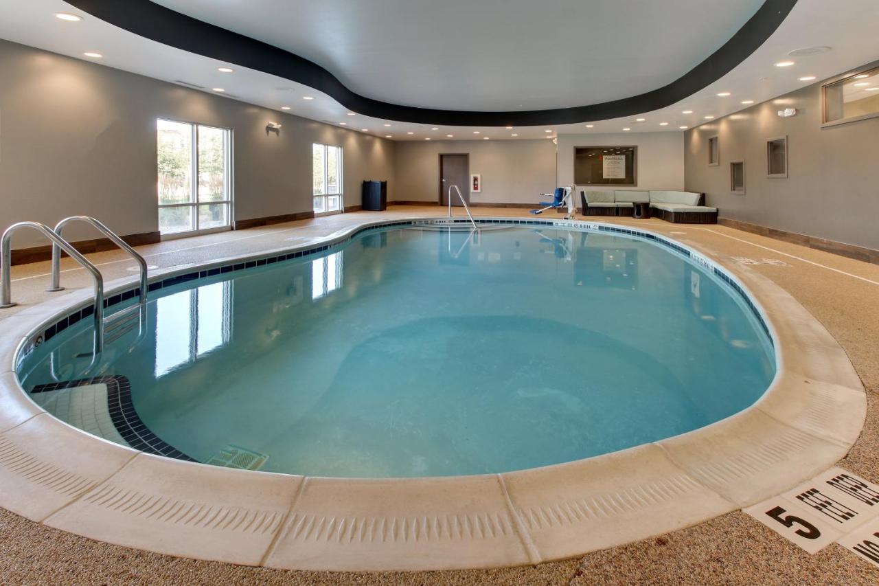 | Holiday Inn Express & Suites Cheektowaga North East, an IHG Hotel