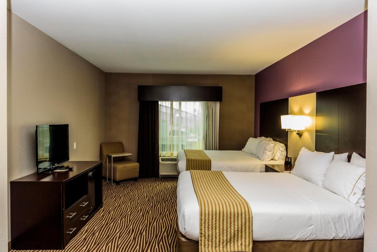 | Holiday Inn Express & Suites Cheektowaga North East, an IHG Hotel