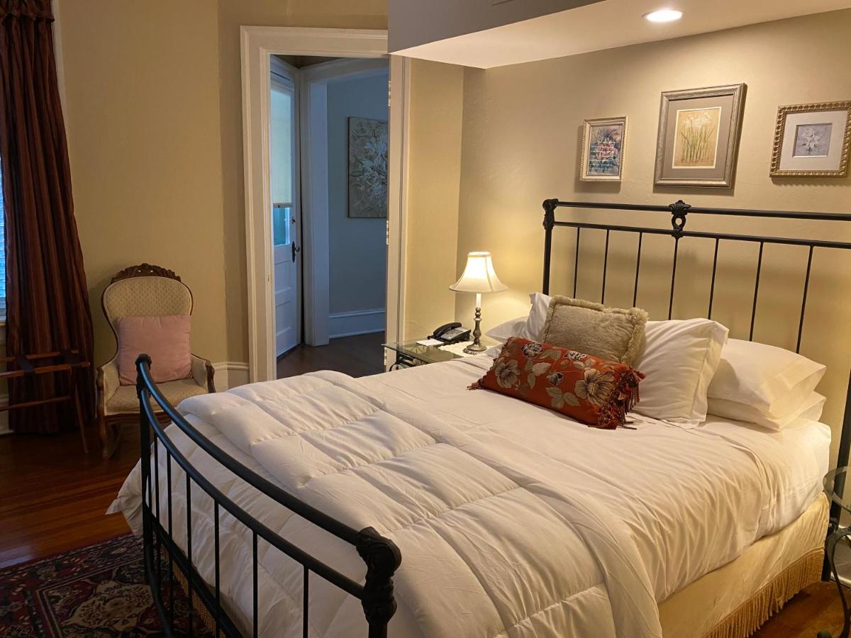 Quadruple Room with Balcony at Inn at 835 Boutique Hotel