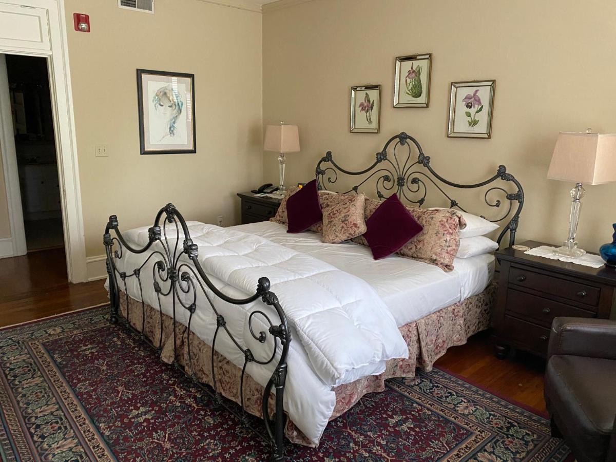 Quadruple Room with Balcony at Inn at 835 Boutique Hotel