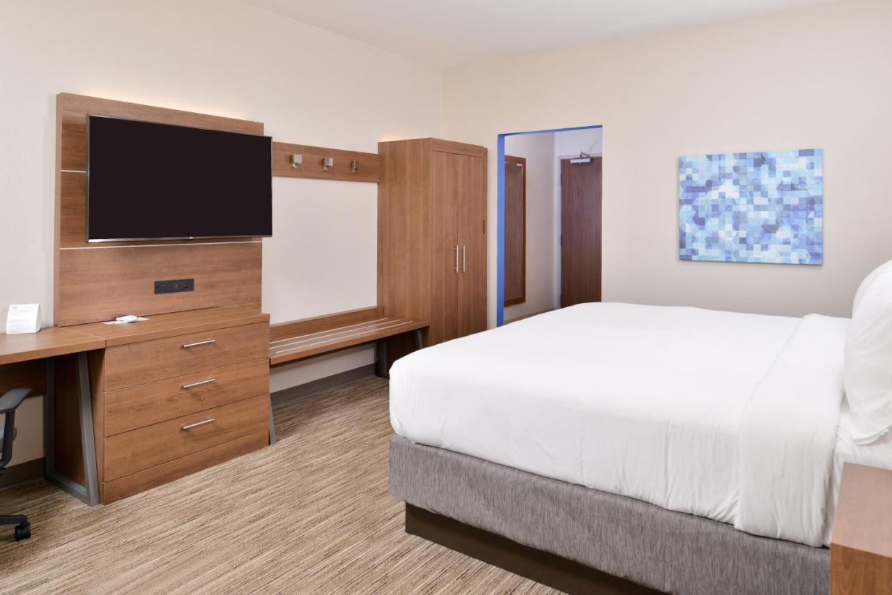 King Room - Hearing Accessible - Non-Smoking at Holiday Inn Express Early by IHG
