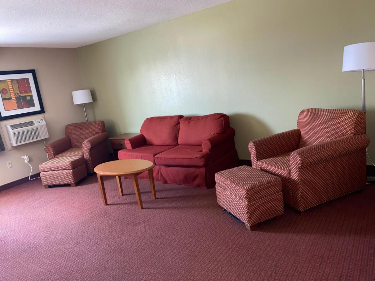 One-Bedroom Suite with 1 King Bed Non-Smoking at Baymont by Wyndham Kokomo