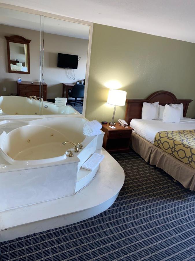 Studio Suite with 1 King Bed Non-Smoking at Baymont by Wyndham Kokomo