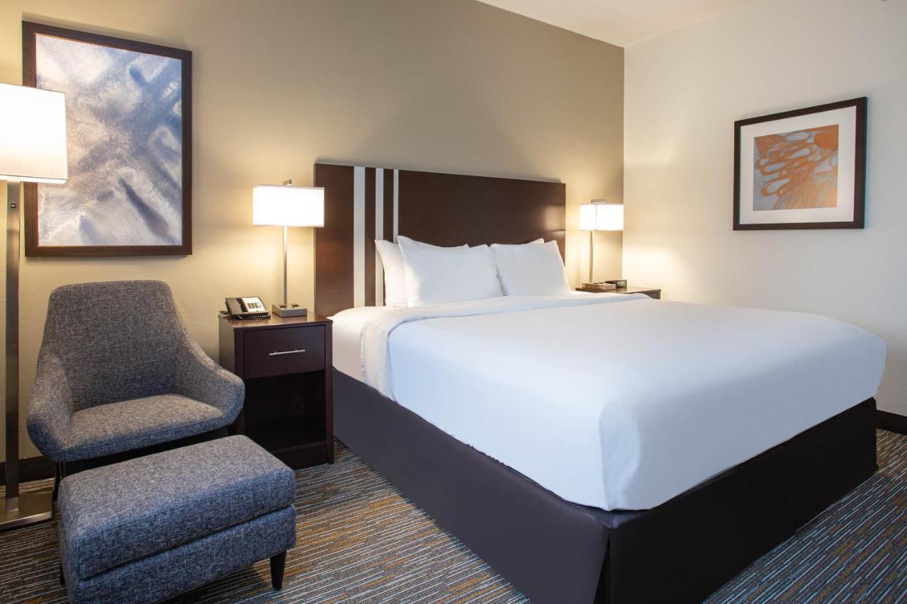 King Room - Non-Smoking at Wingate by Wyndham Gurnee