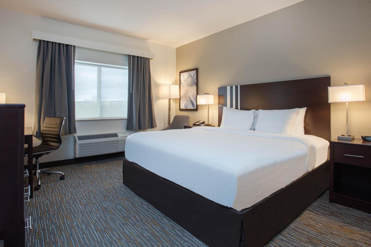 King Room - Non-Smoking at Wingate by Wyndham Gurnee