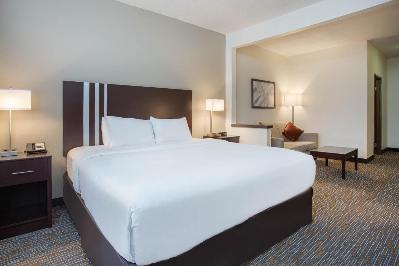 Deluxe King Room - Non-Smoking at Wingate by Wyndham Gurnee