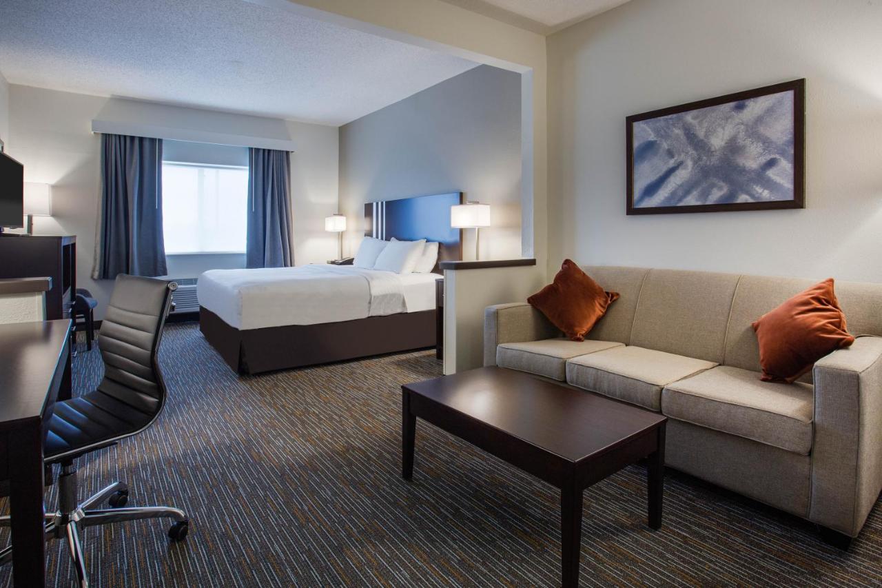 Deluxe King Room - Non-Smoking at Wingate by Wyndham Gurnee