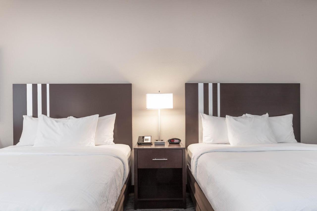 Queen Room with Two Queen Beds - Non-Smoking at Wingate by Wyndham Gurnee