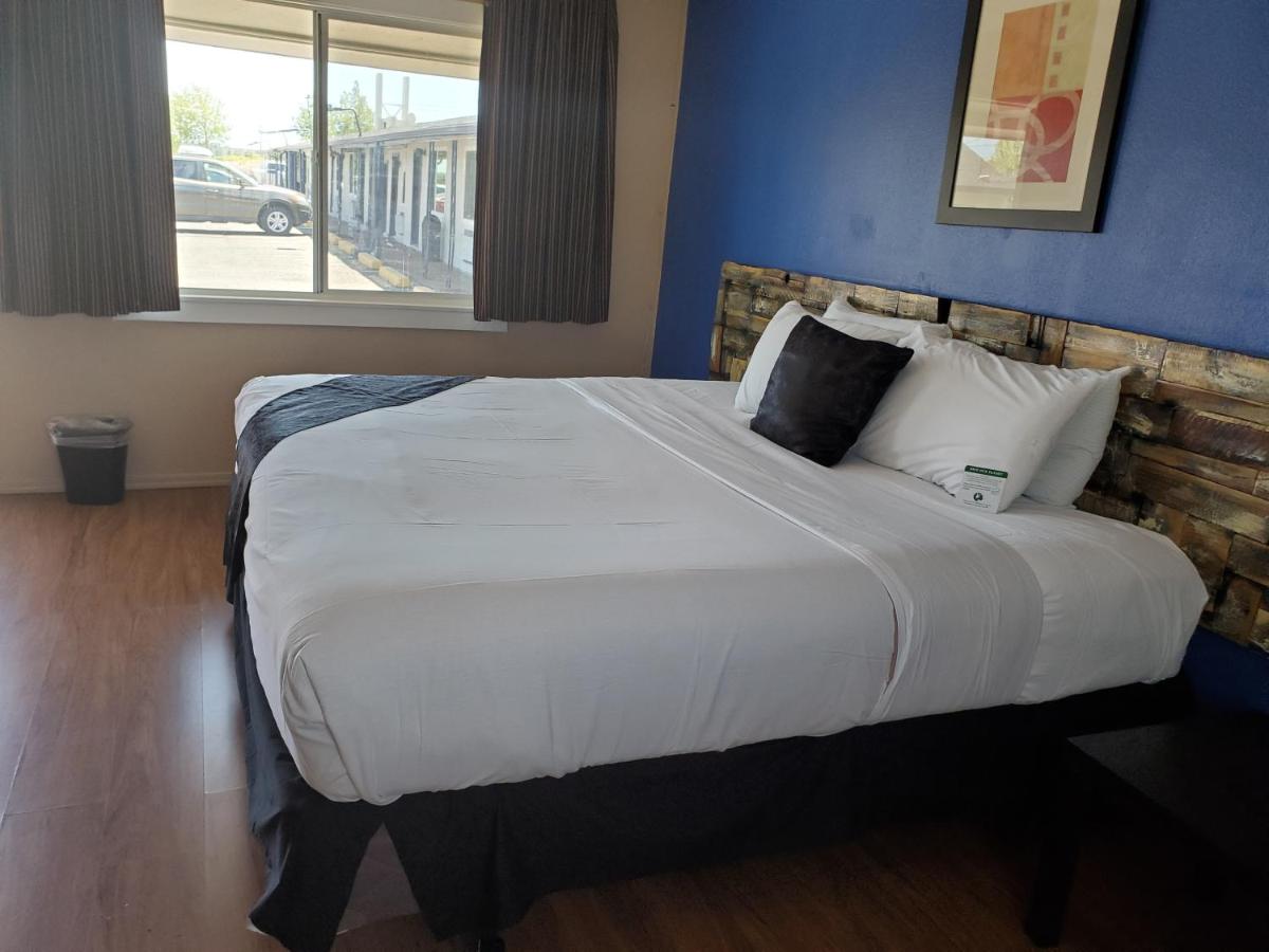 | PineCrest Inn & Suites