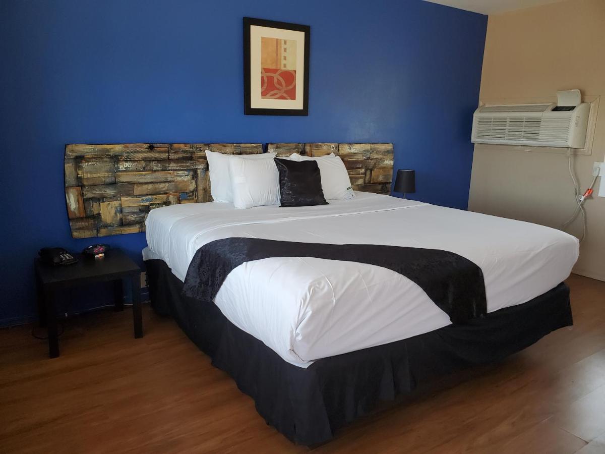 | PineCrest Inn & Suites