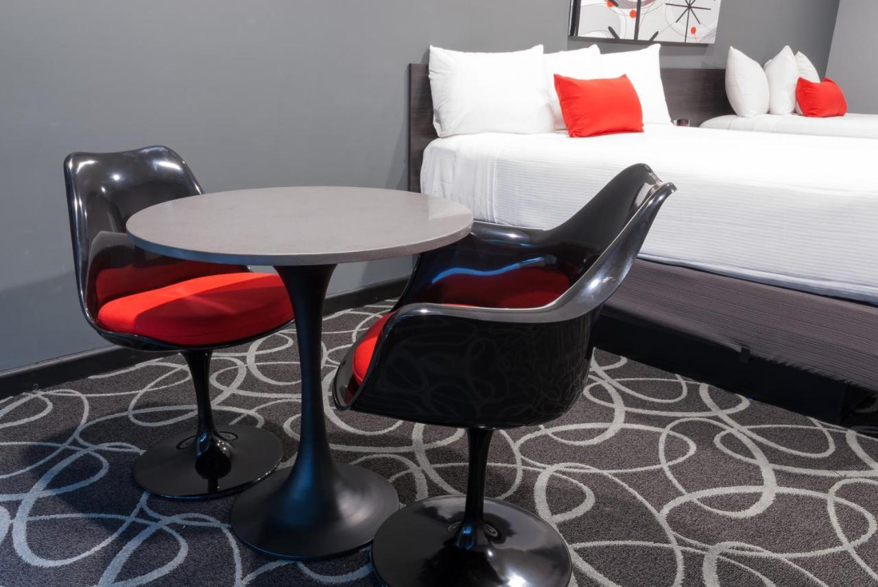 | Astro Pasadena Hotel