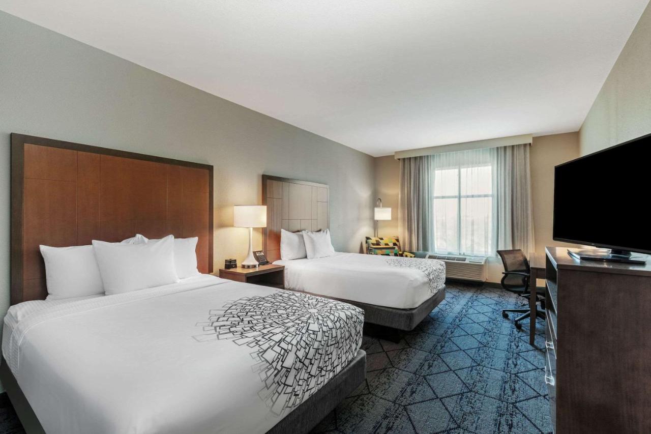 Queen Room with Two Queen Beds and Mobility/Hearing Access - Non-Smoking at La Quinta Inn & Suites by Wyndham Kansas City Beacon Hill