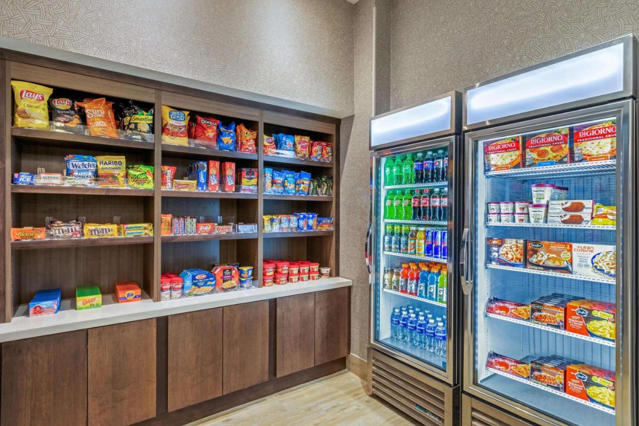 King Room - Mobility Access/Non-Smoking at La Quinta Inn & Suites by Wyndham Kansas City Beacon Hill