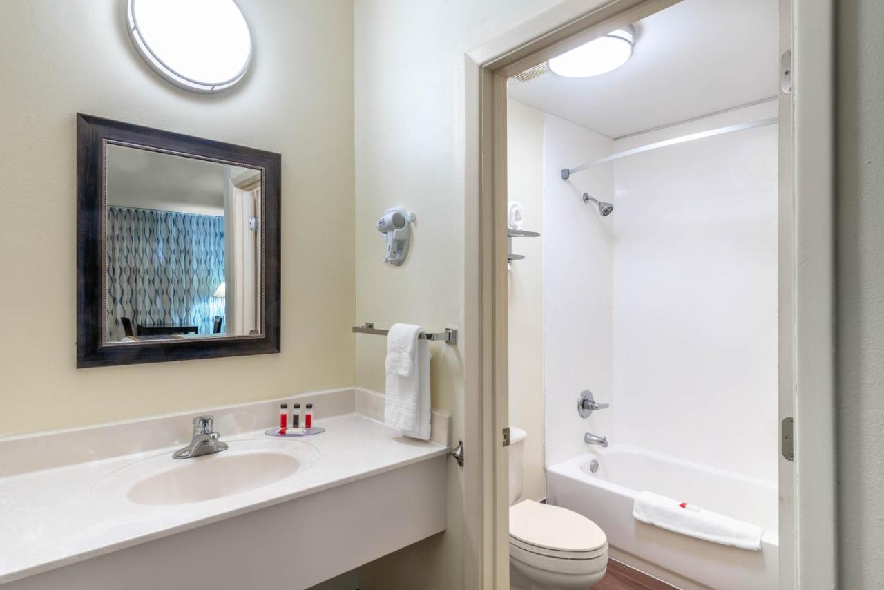 King Room - Non-Smoking at Days Inn by Wyndham Grants