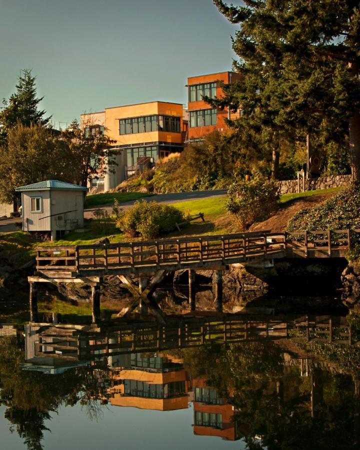 | Island Inn at 123 West