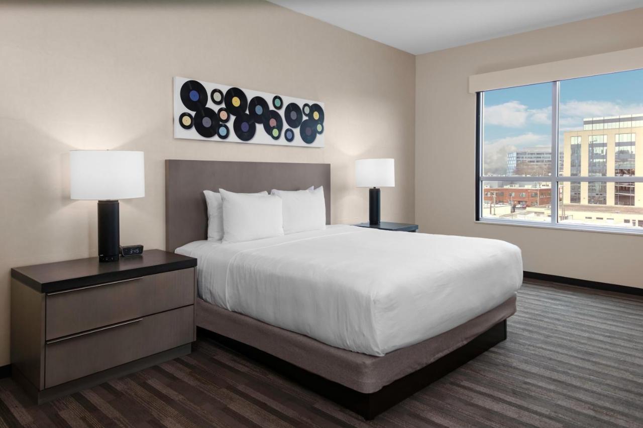 Deluxe King Room at Hyatt House Nashville Downtown/Convention Center