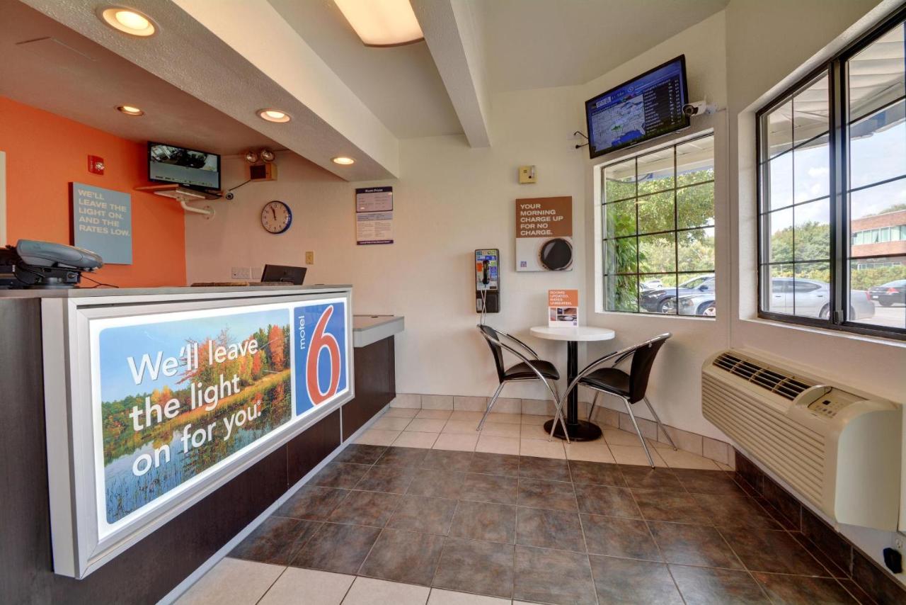 | Motel 6-Wethersfield, CT - Hartford