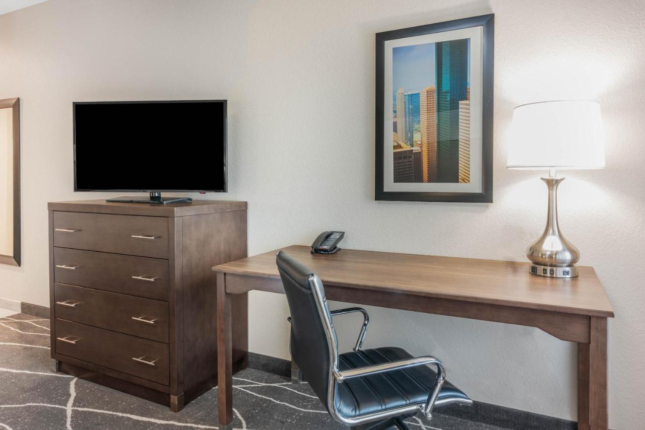 Deluxe King Room - Non-Smoking at La Quinta Inn and Suites by Wyndham Houston Spring South