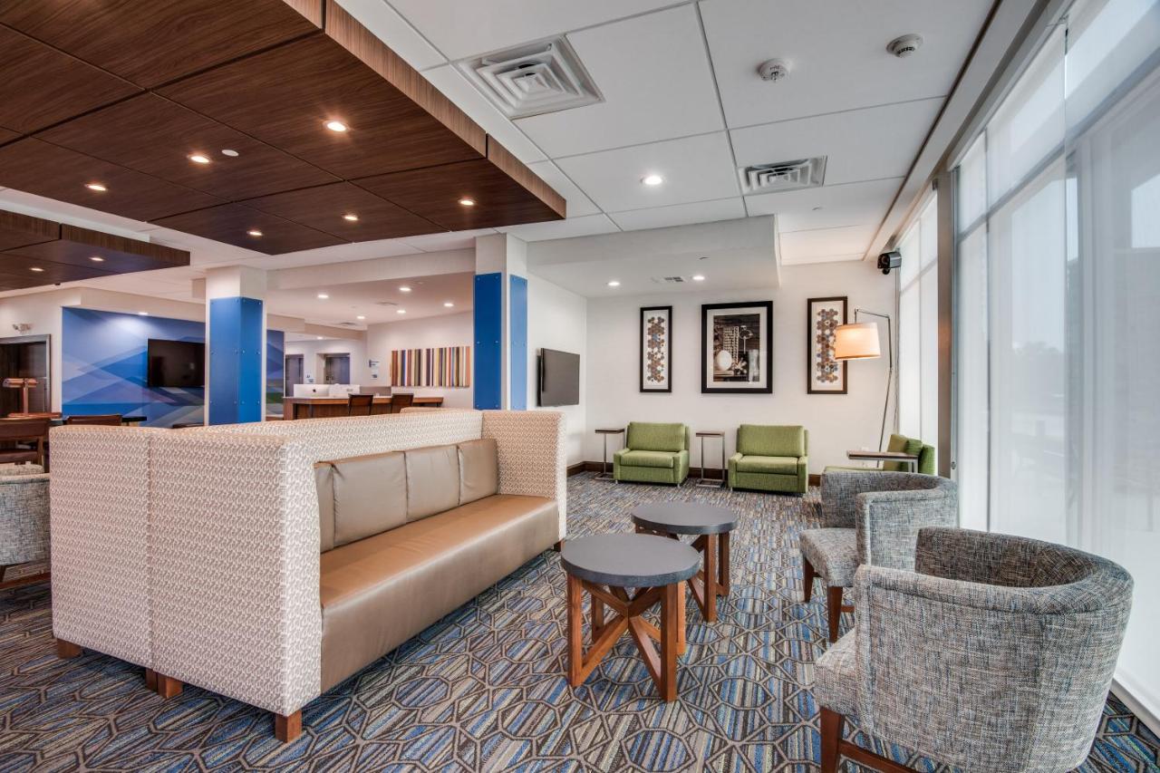  | Holiday Inn Express & Suites Dallas North - Addison