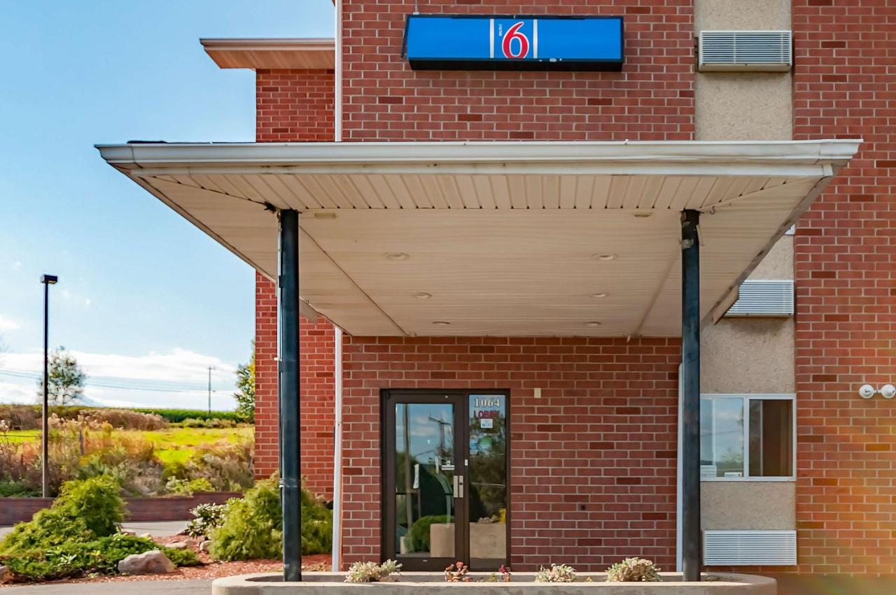 | Motel 6-Drums, PA
