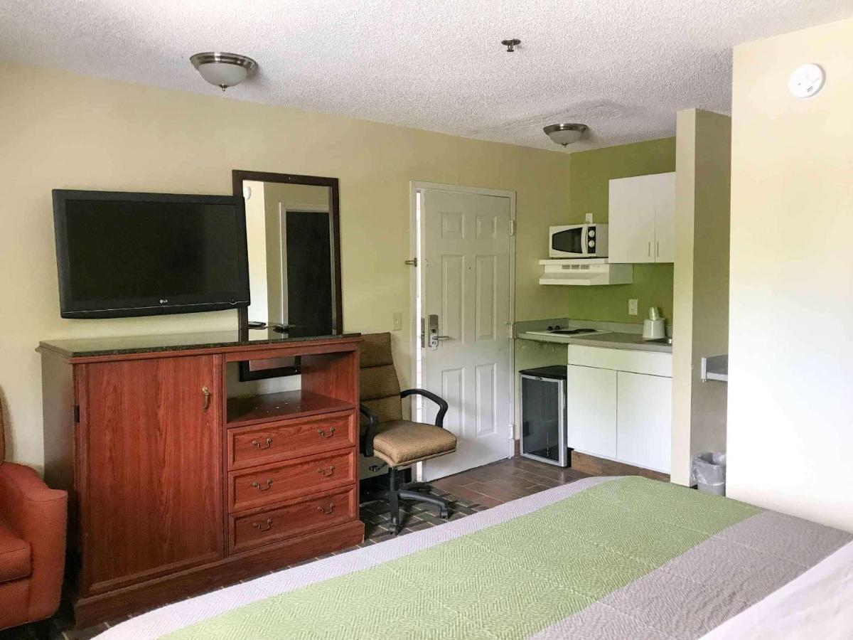 | Savannah Garden Inn