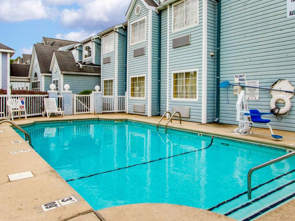 | Motel 6-Mobile, AL