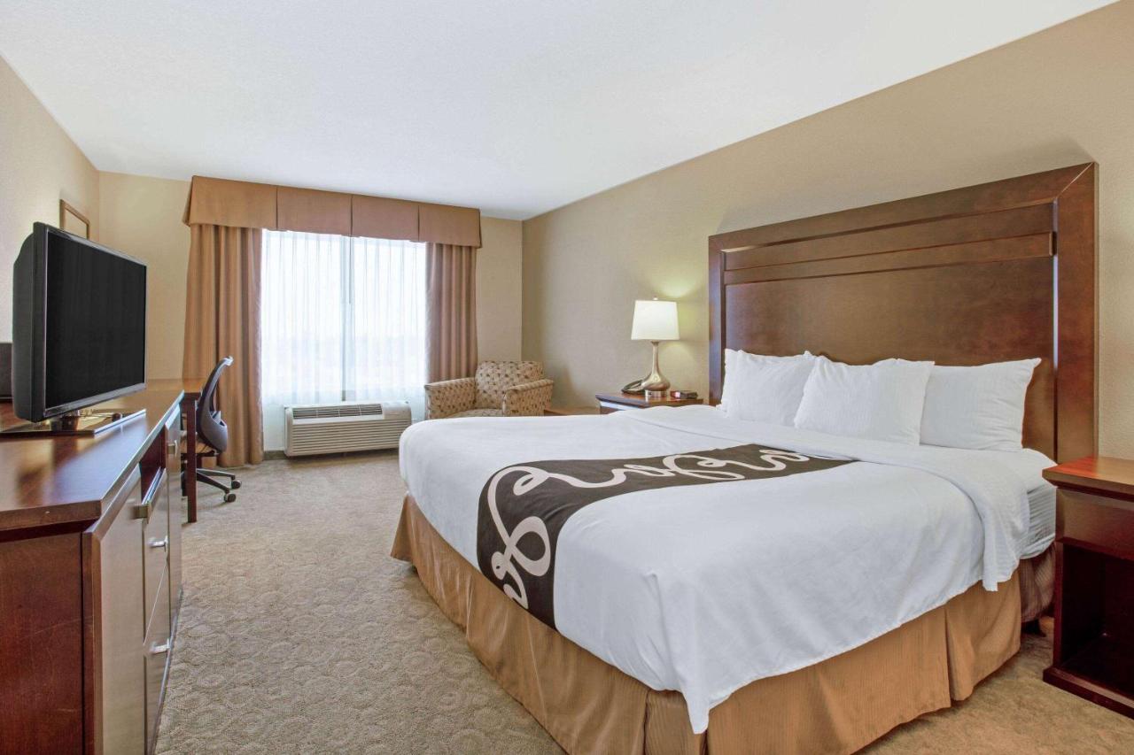 Deluxe King Room at La Quinta Inn & Suites by Wyndham Bismarck