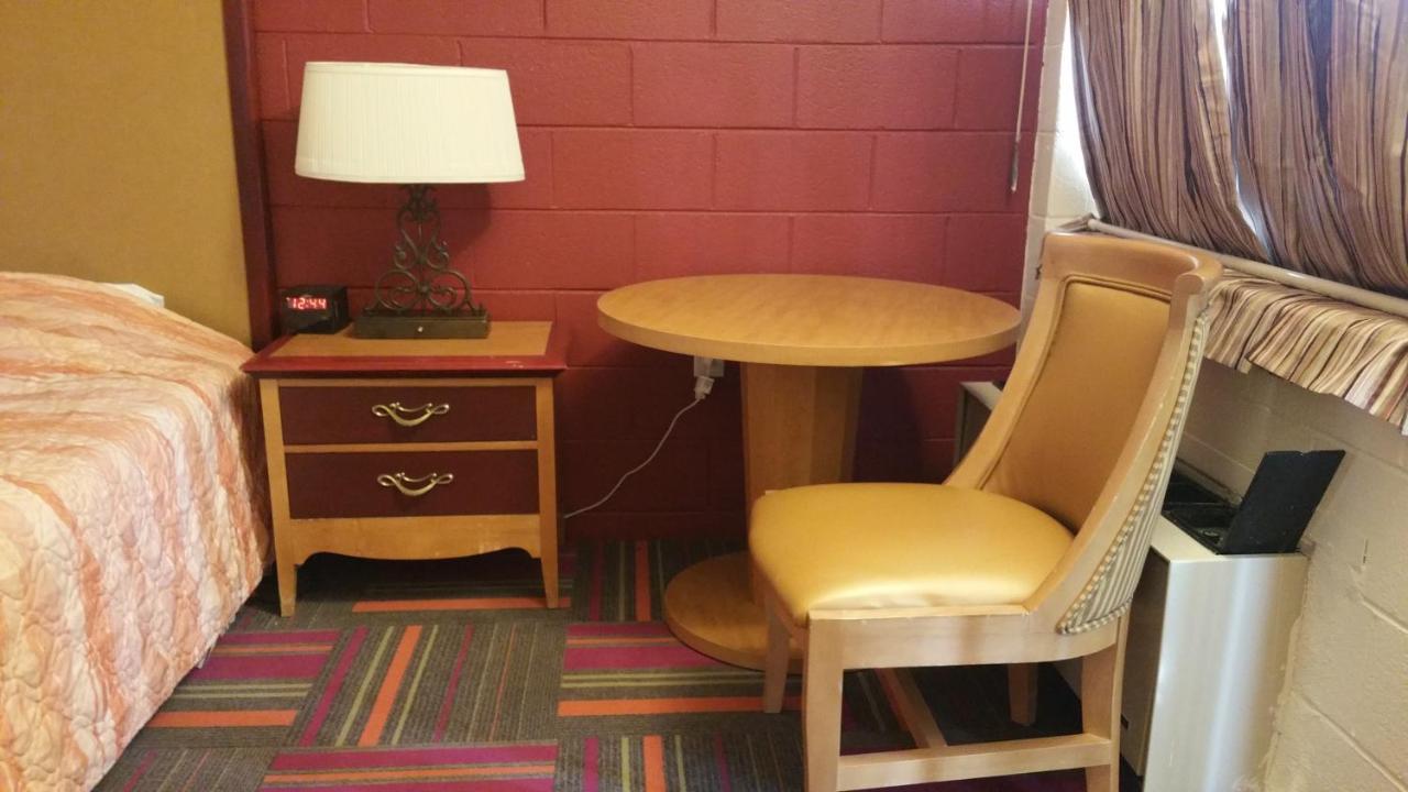 | Thunder Bird Motel