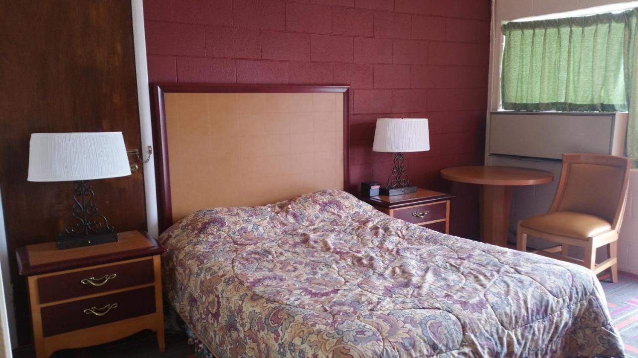 | Thunder Bird Motel