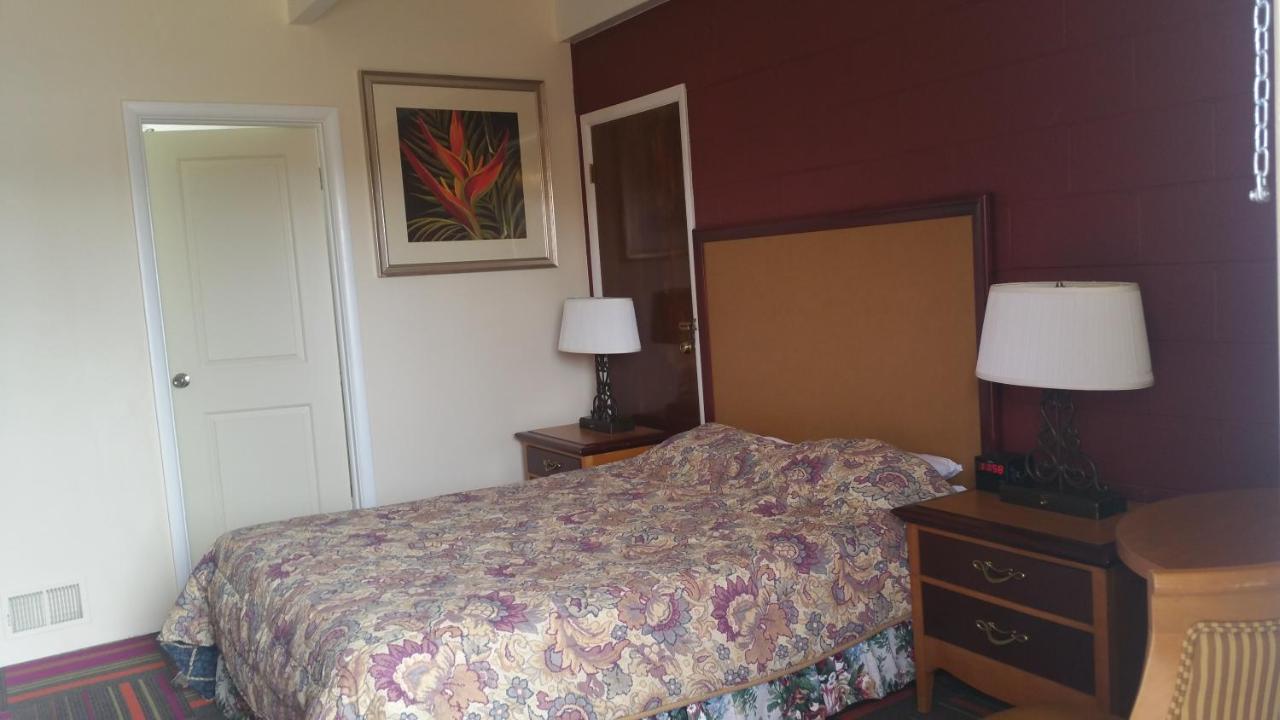 | Thunder Bird Motel