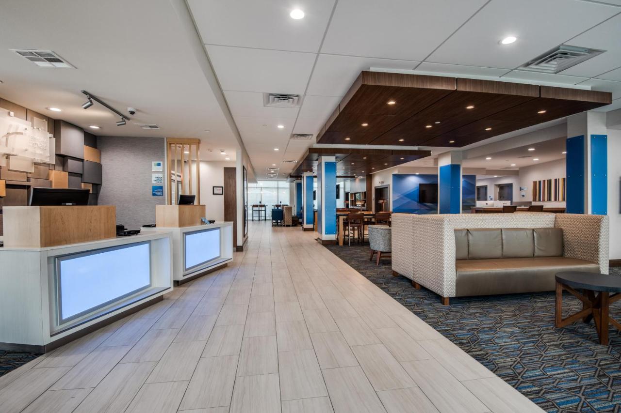  | Holiday Inn Express & Suites Dallas North - Addison
