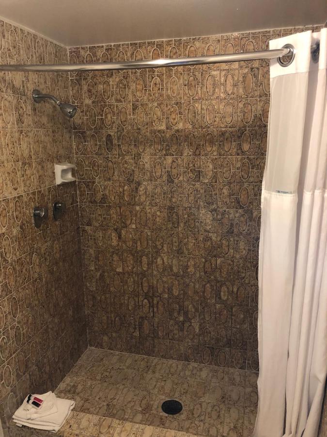 Deluxe King Suite at Days Inn by Wyndham Camarillo - Ventura