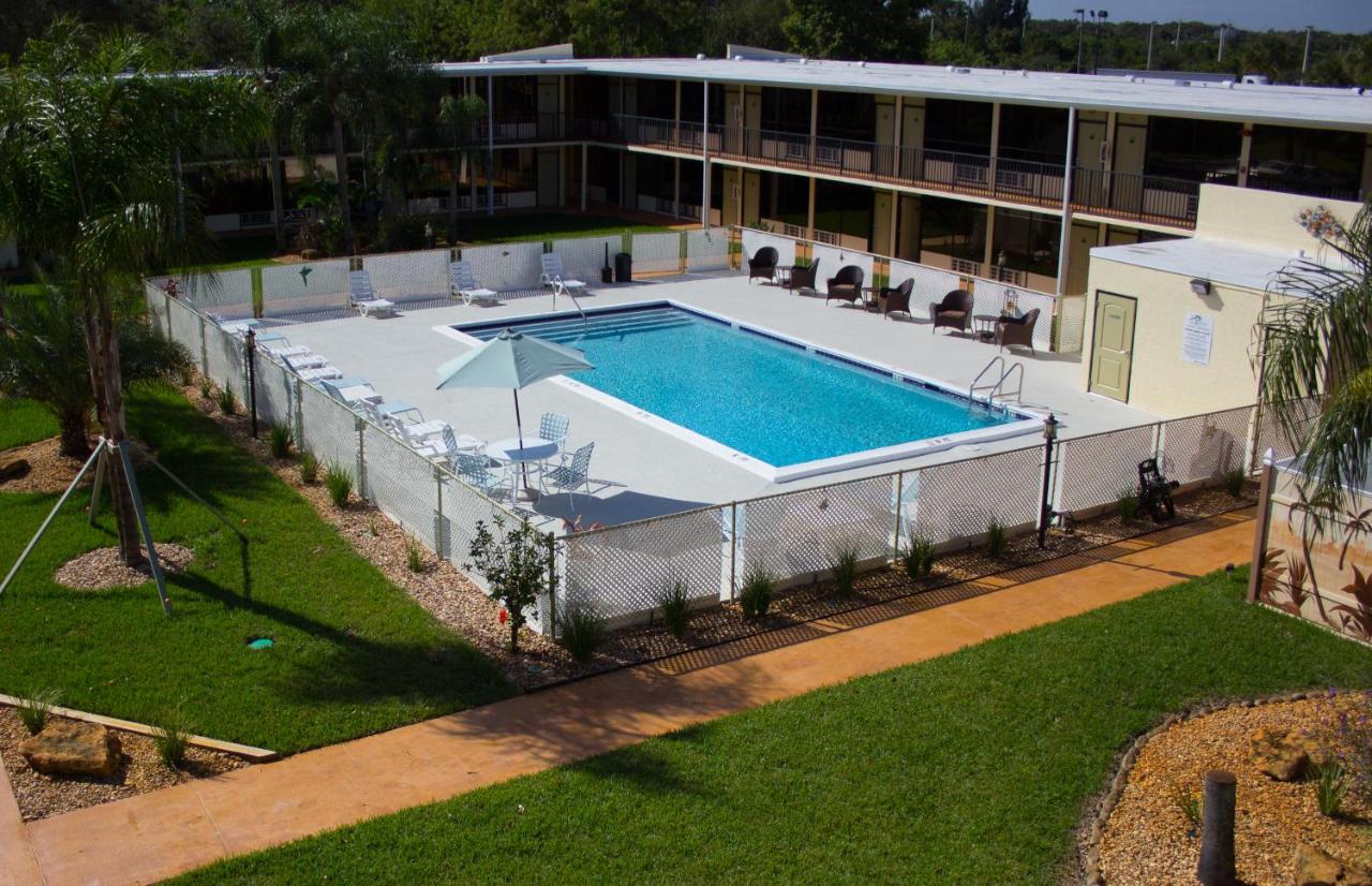  | At Home Inn - Fort Pierce