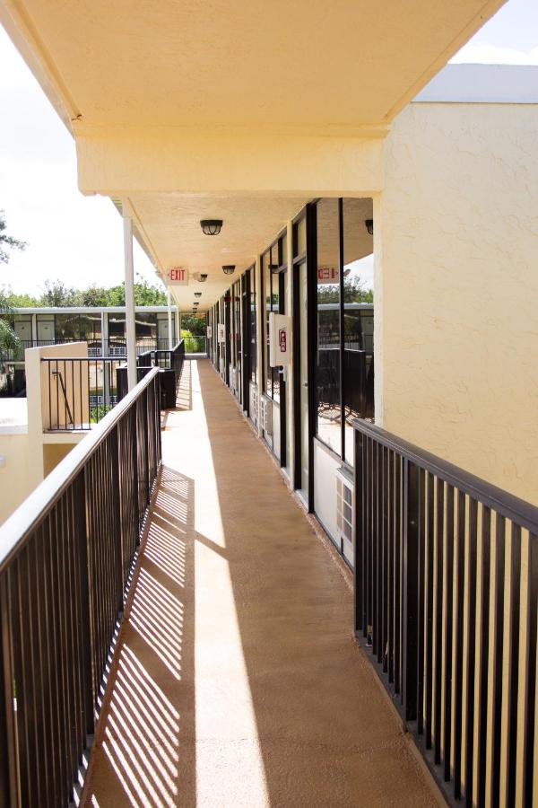  | At Home Inn - Fort Pierce