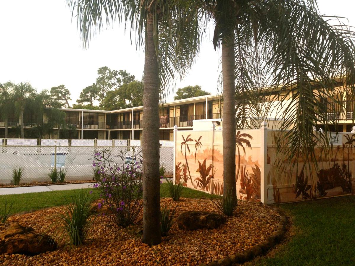  | At Home Inn - Fort Pierce