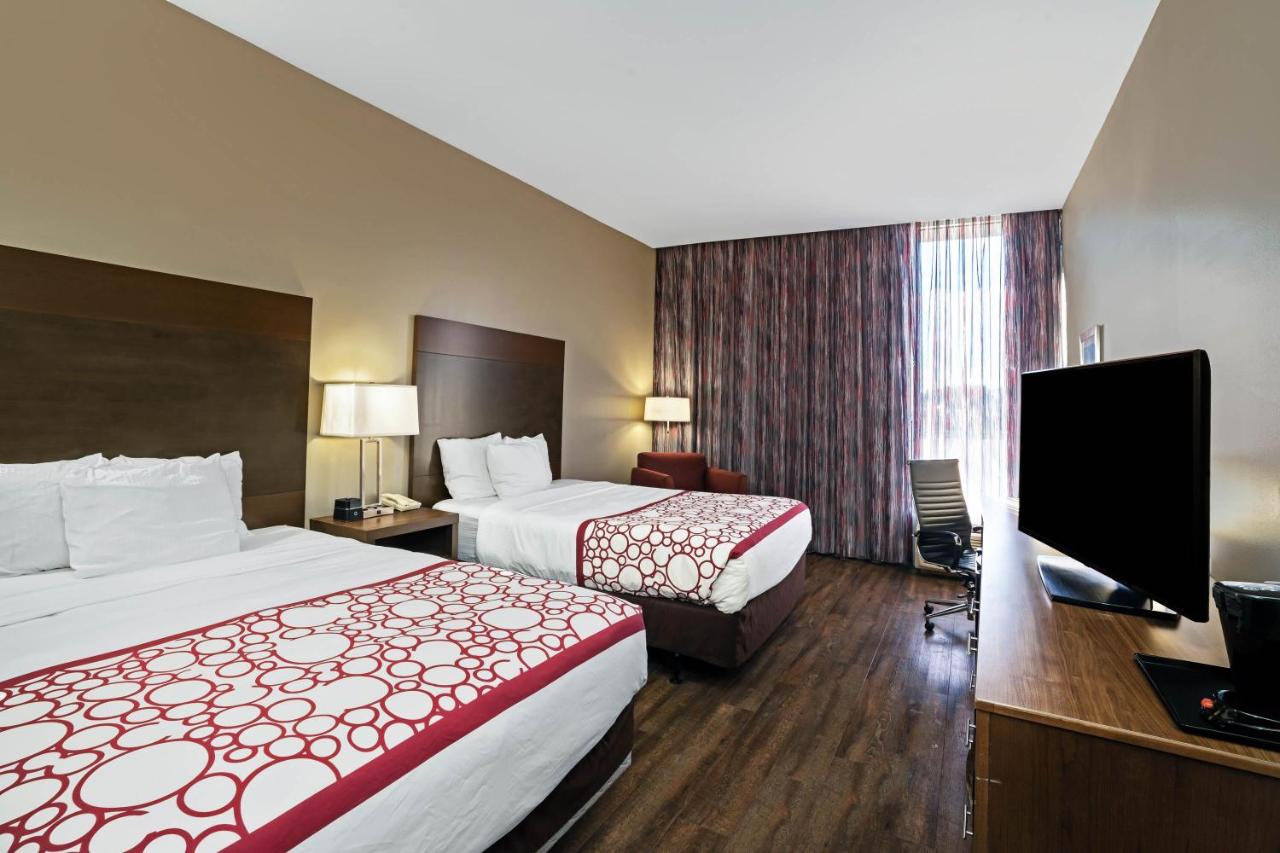 Executive Queen Room with Two Queen Beds at La Quinta Inn & Suites by Wyndham Tuscaloosa University