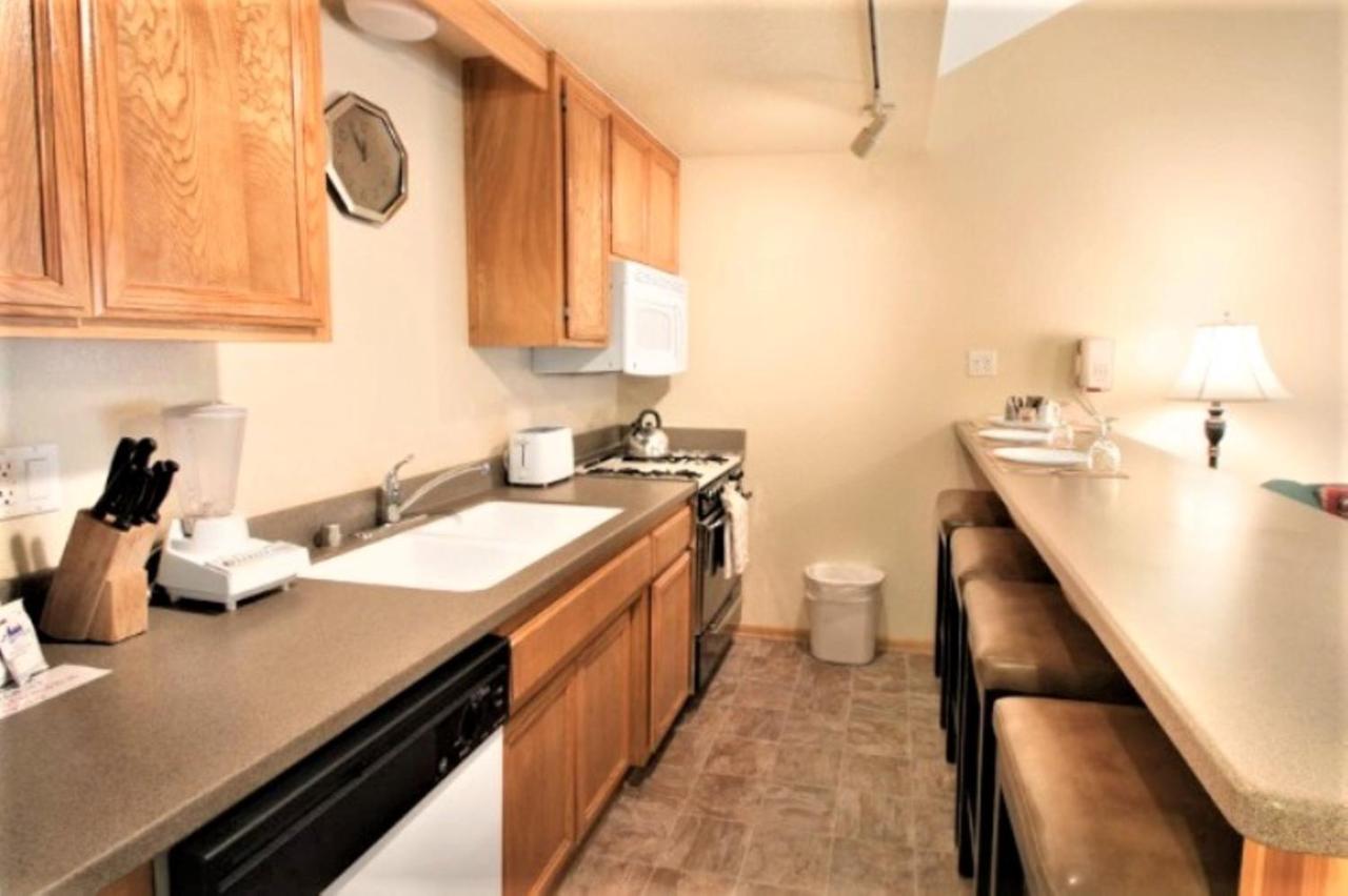 Suite (4 Adults) at Getaways at Snow Lake Lodge