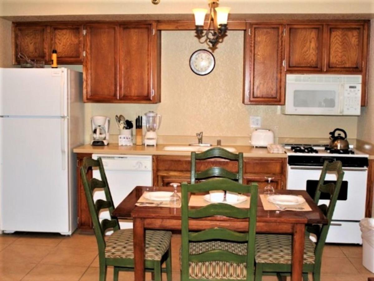Suite (4 Adults) at Getaways at Snow Lake Lodge
