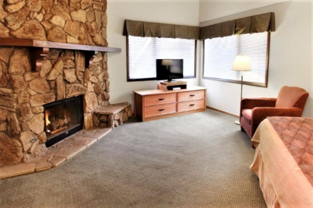 Suite (4 Adults) at Getaways at Snow Lake Lodge
