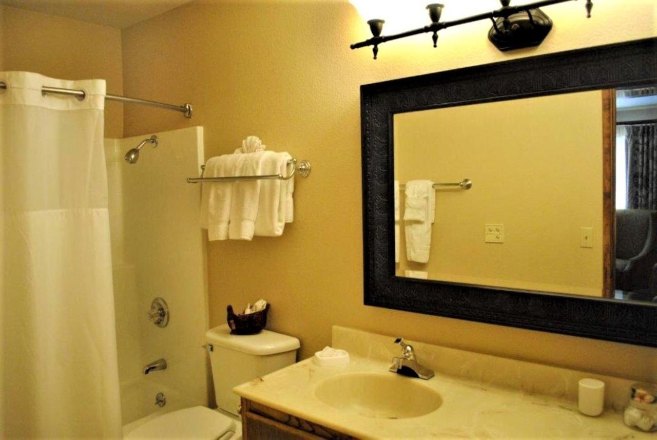 Suite (4 Adults) at Getaways at Snow Lake Lodge