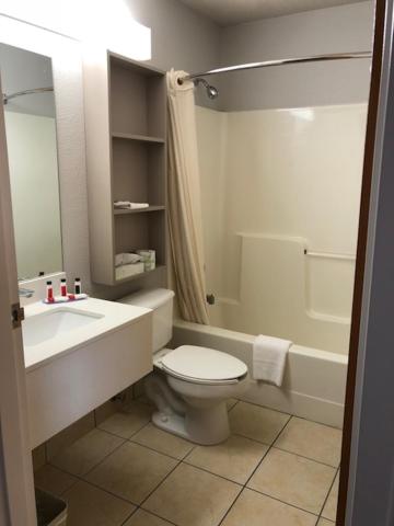 | Microtel Inn & Suites by Wyndham Pittsburgh Airport