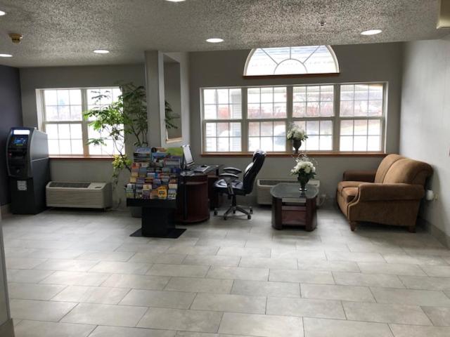 | Microtel Inn & Suites by Wyndham Pittsburgh Airport