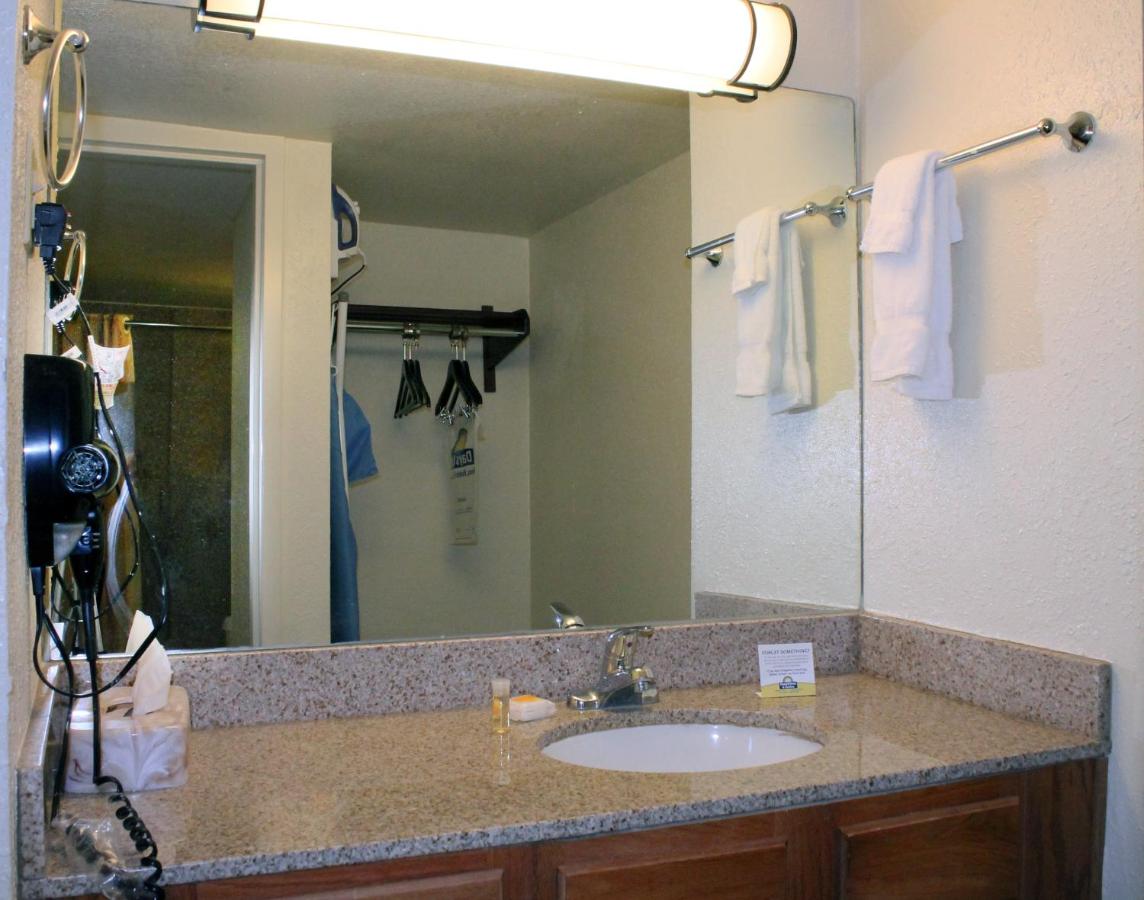Standard King Room - Non-Smoking at Rose City Inn & Suites